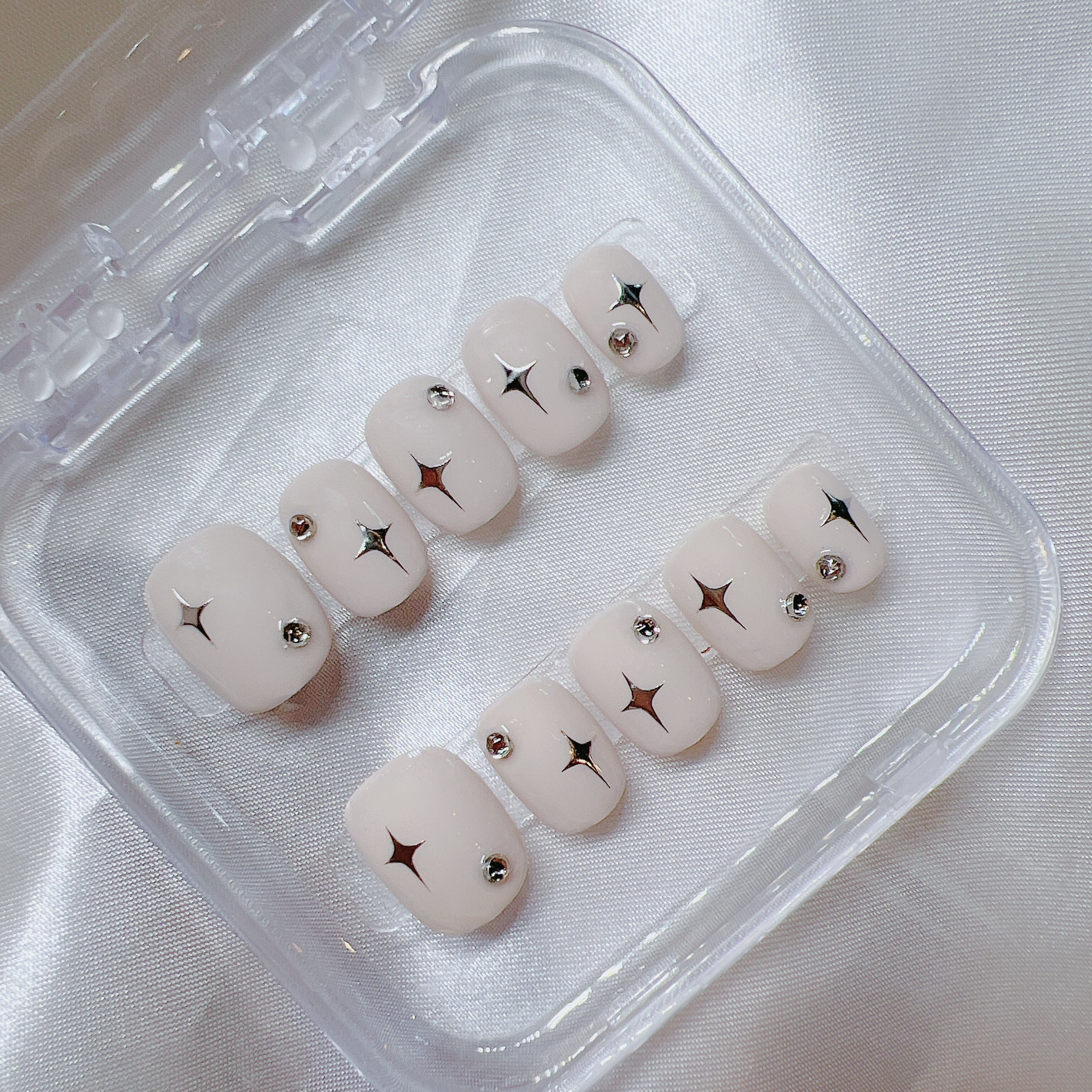 穿戴甲 米白星閃 O33 SALE